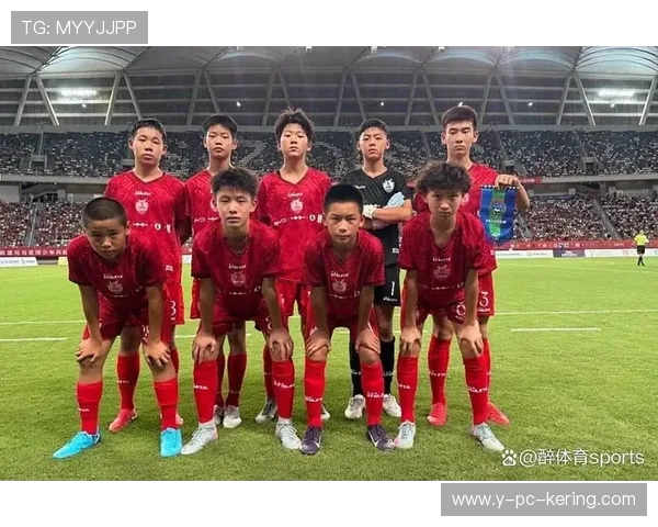 成都足球队逆袭之路欧锦赛特别报道展现拼搏精神与团队力量